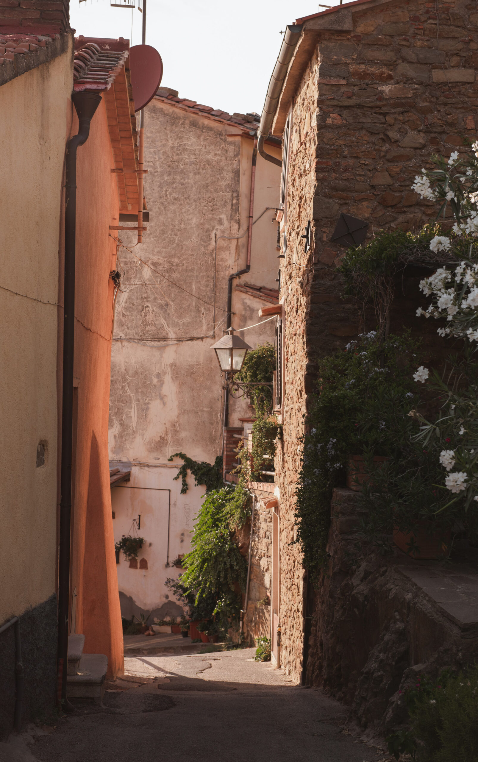 Blog - In the Classroom - Teaching Setting? 12 High School Short Stories to Use - high school short stories